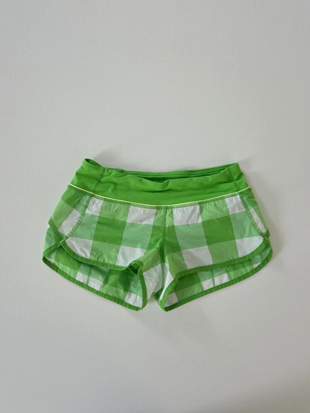 Lululemon Hotty Hot Shorts with Liner Sz 4 - Picture 3 of 6